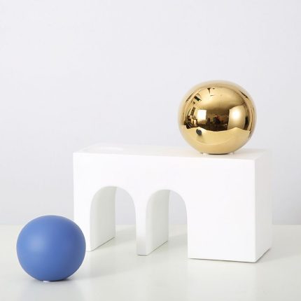 Creative Arch Art White Resin Ornamentation Black And Gold Ball For Study Wine Cabinet