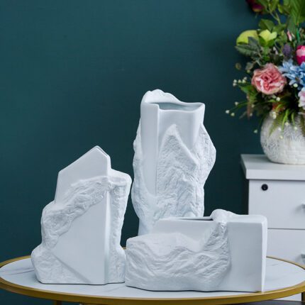 Hand Made Simple White Wave Fresh Flower Art Ceramic Vase For Showroom Hotel