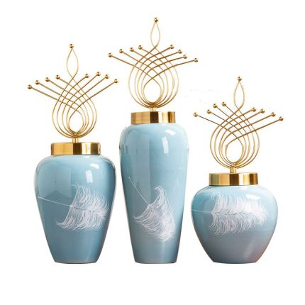 Jingdezhen Hand Made Creative Hand Paint Blue Gild Ceramic Vase With Lid For Home Decor